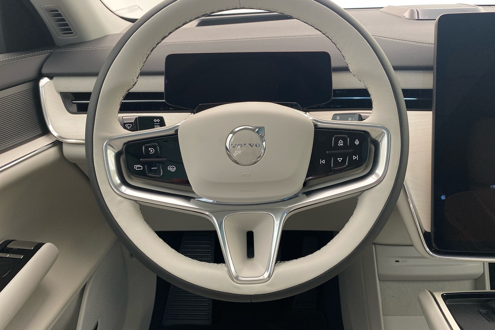 VOLVO EX90 2025