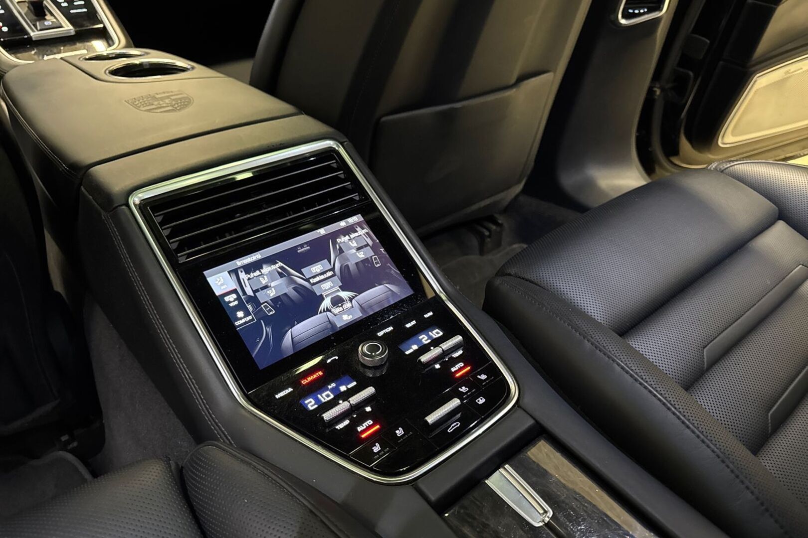 PORSCHE Panamera 2018