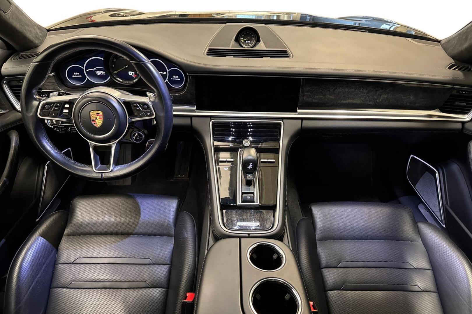 PORSCHE Panamera 2018