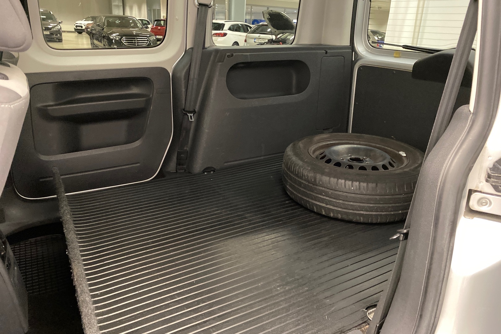 VOLKSWAGEN Caddy 2012