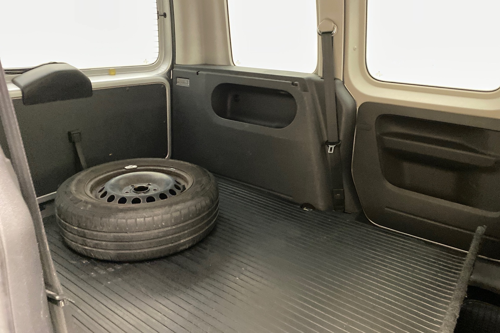 VOLKSWAGEN Caddy 2012