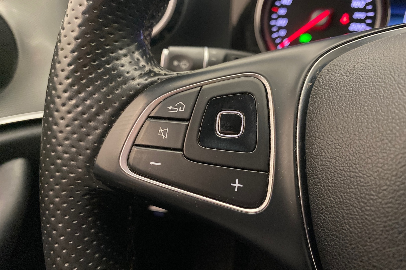 MERCEDES-BENZ E 2017