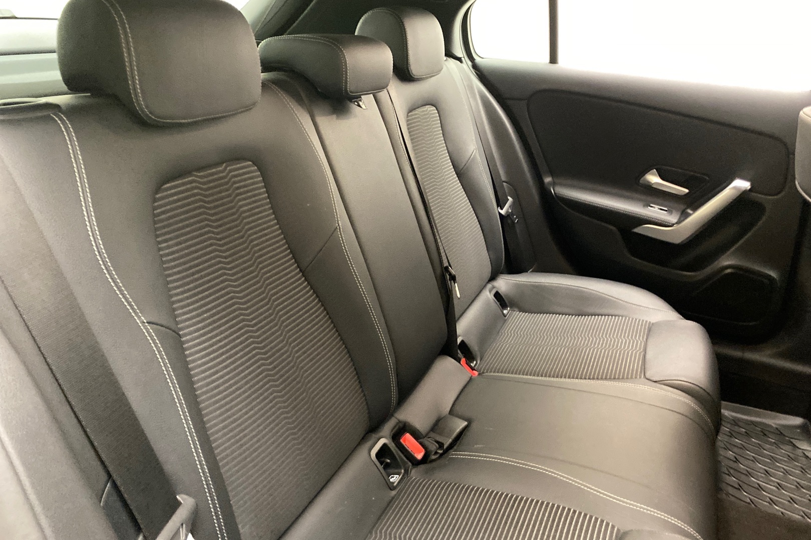 MERCEDES-BENZ A 2022