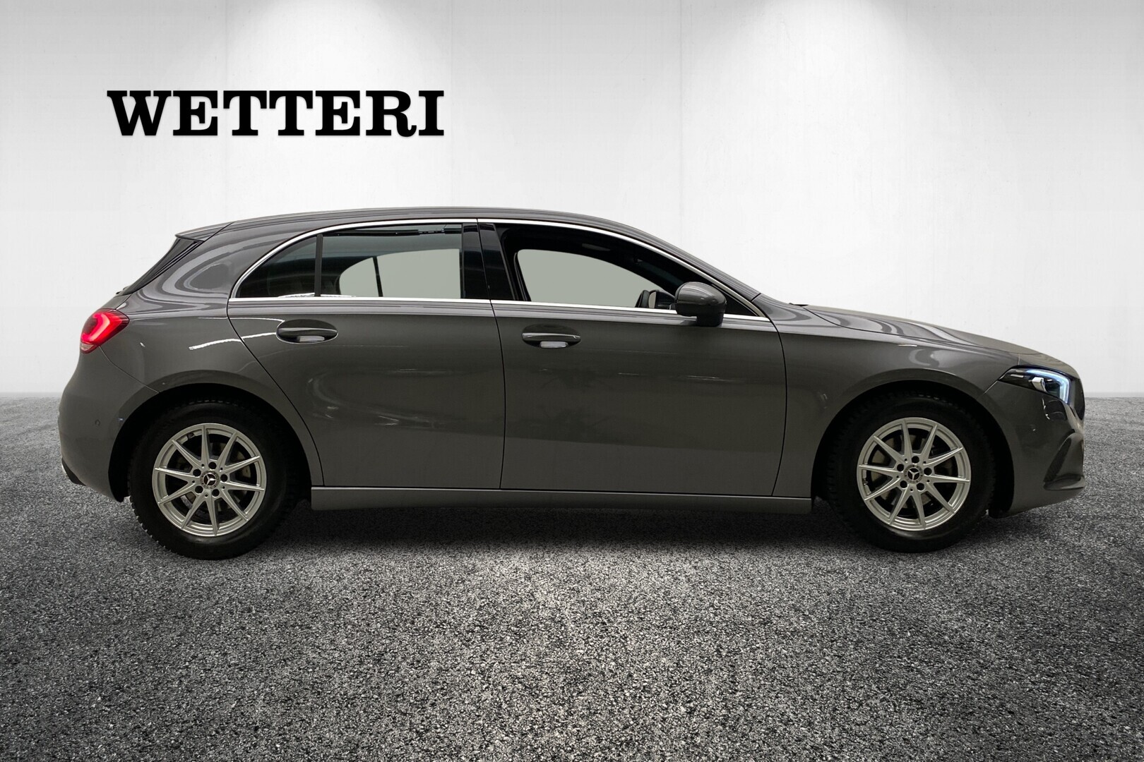 MERCEDES-BENZ A 2022