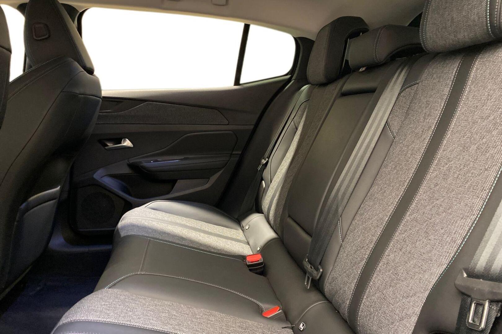 PEUGEOT 408 2023