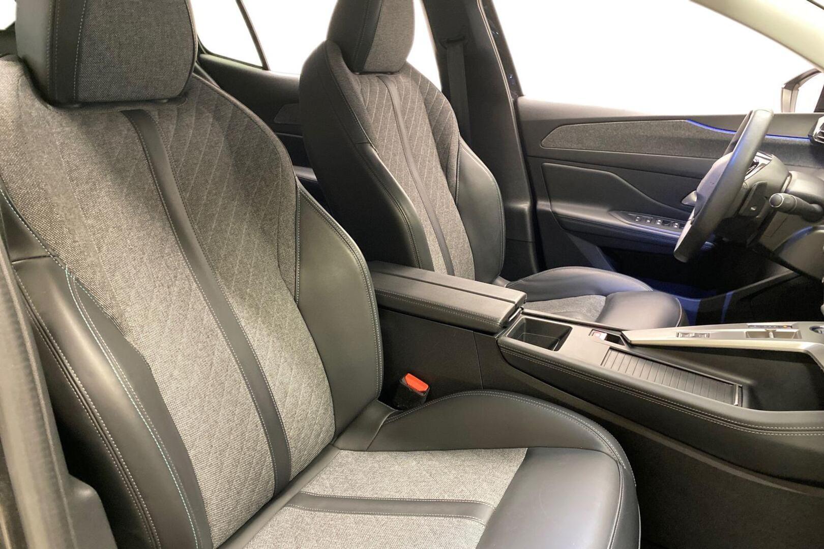 PEUGEOT 408 2023