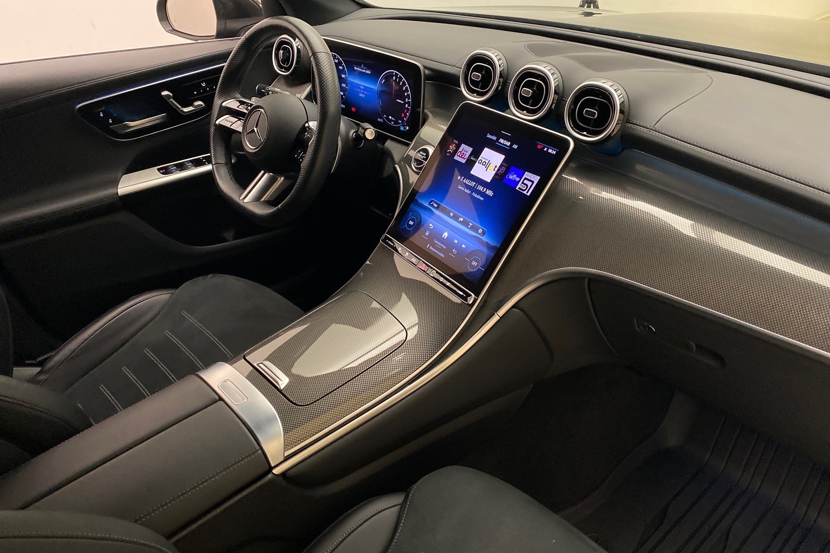 MERCEDES-BENZ GLC 2023