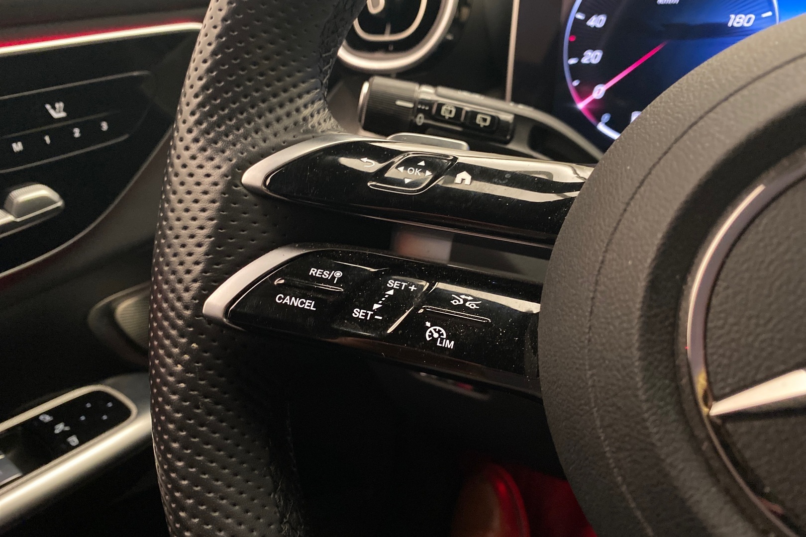 MERCEDES-BENZ GLC 2023