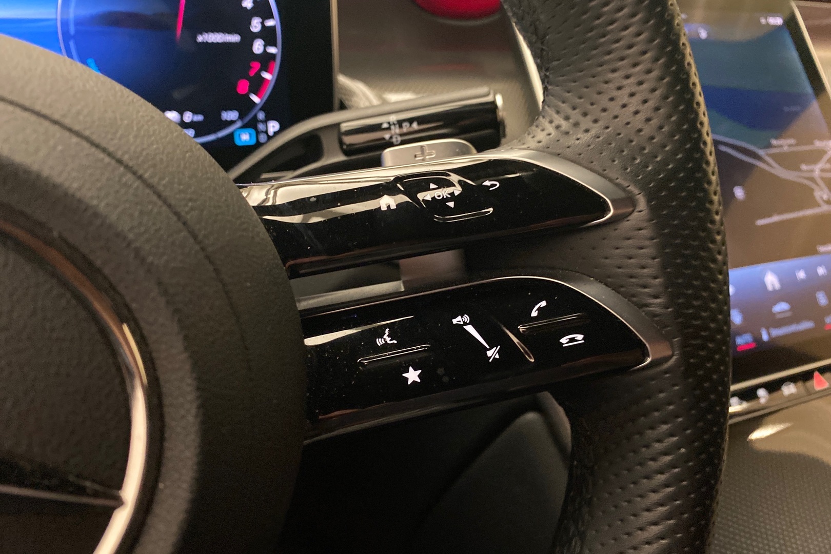 MERCEDES-BENZ GLC 2023