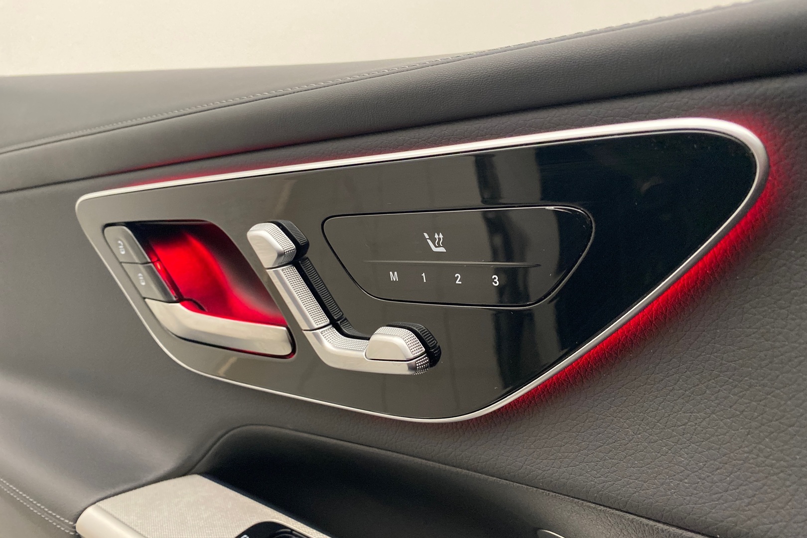 MERCEDES-BENZ GLC 2023