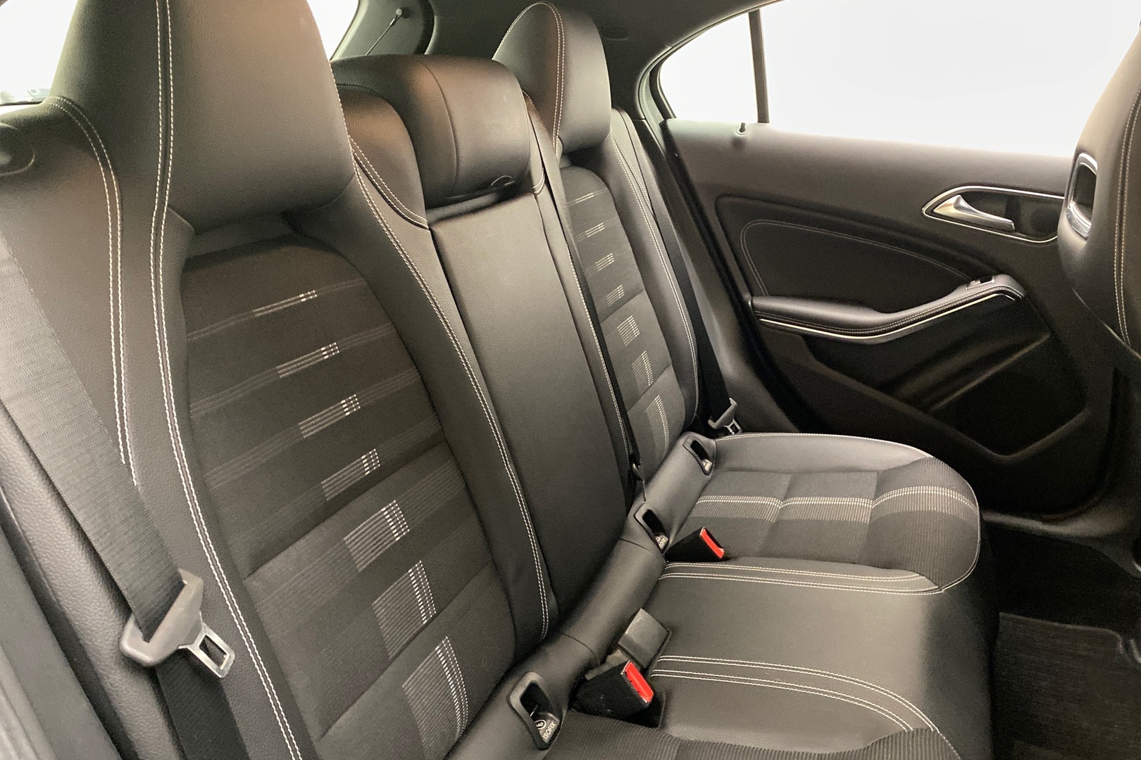 MERCEDES-BENZ A 2017