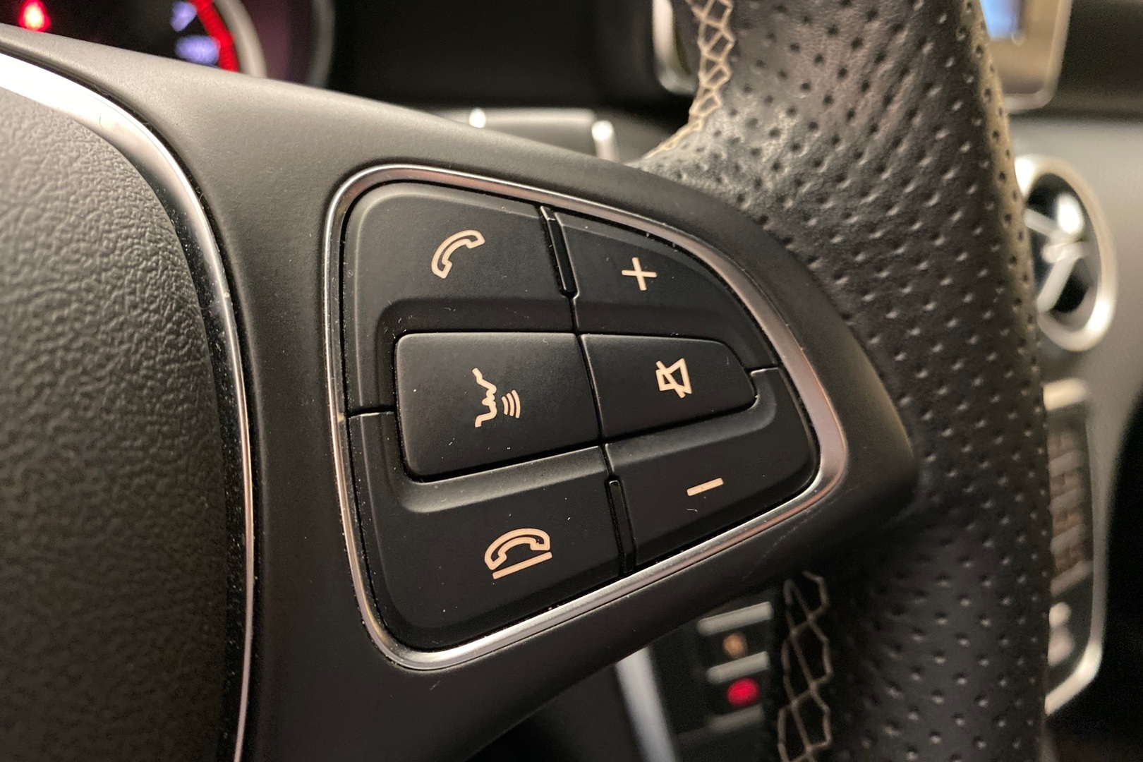 MERCEDES-BENZ A 2017