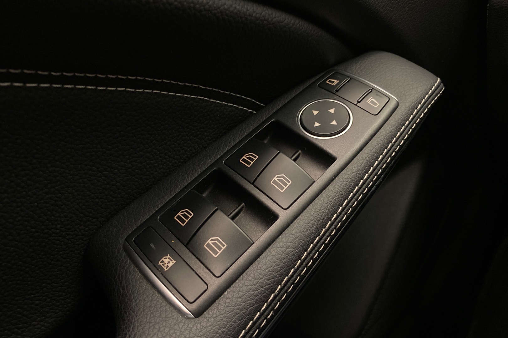 MERCEDES-BENZ A 2017