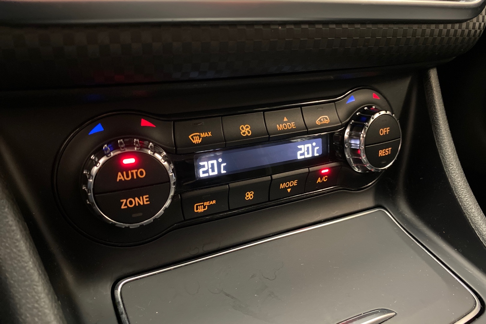 MERCEDES-BENZ A 2017