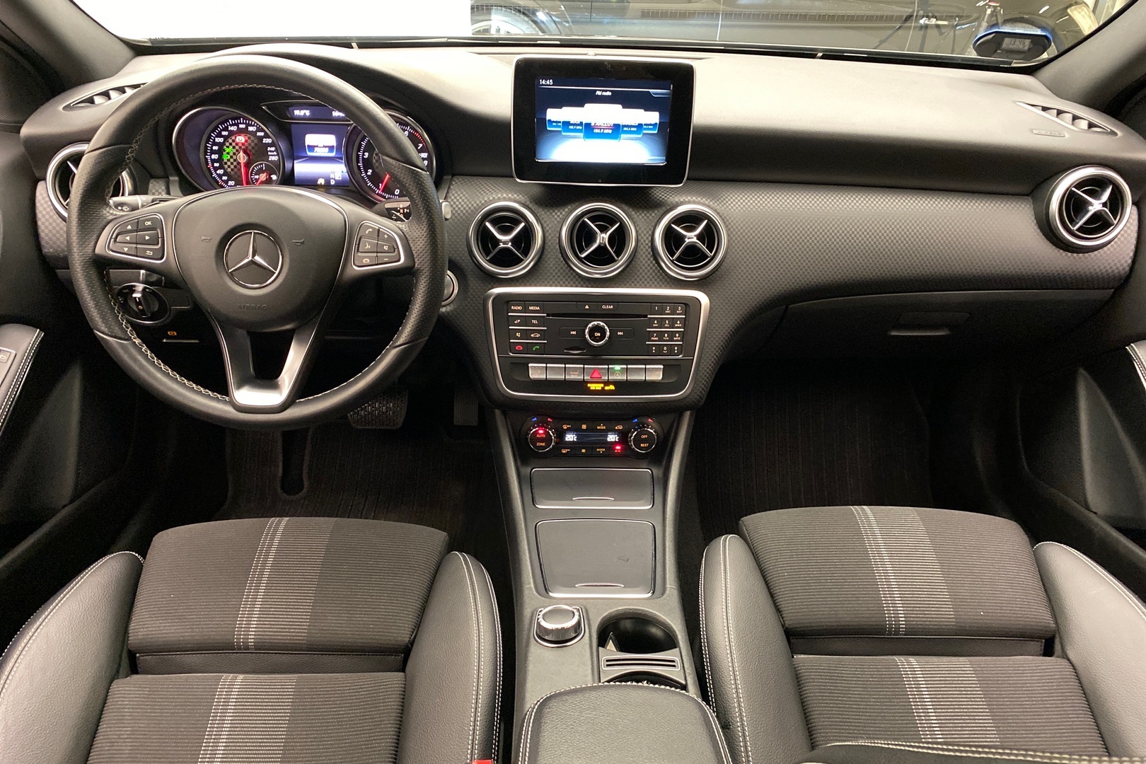 MERCEDES-BENZ A 2017