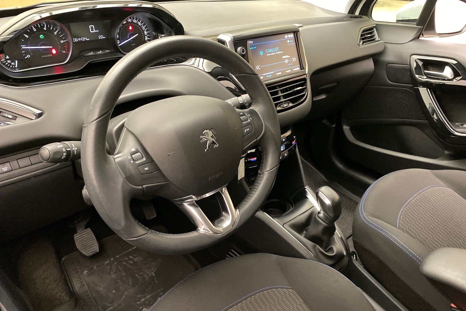 PEUGEOT 208 2018