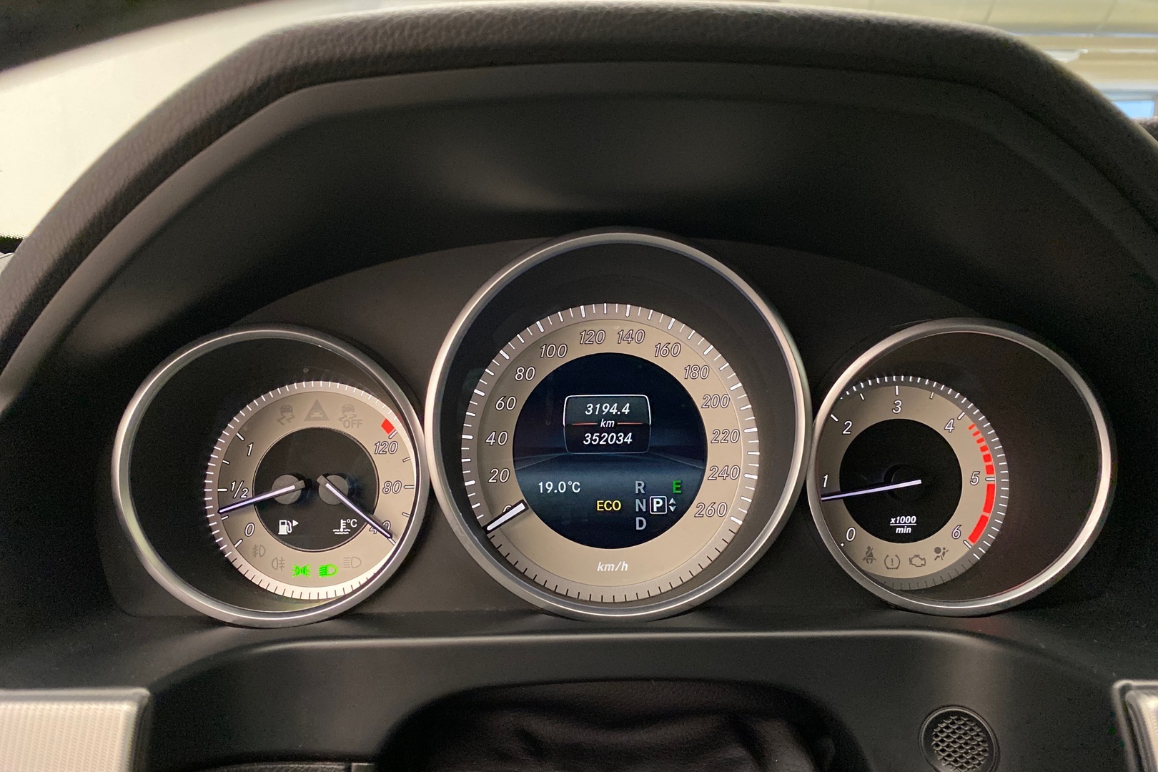 MERCEDES-BENZ E 2015