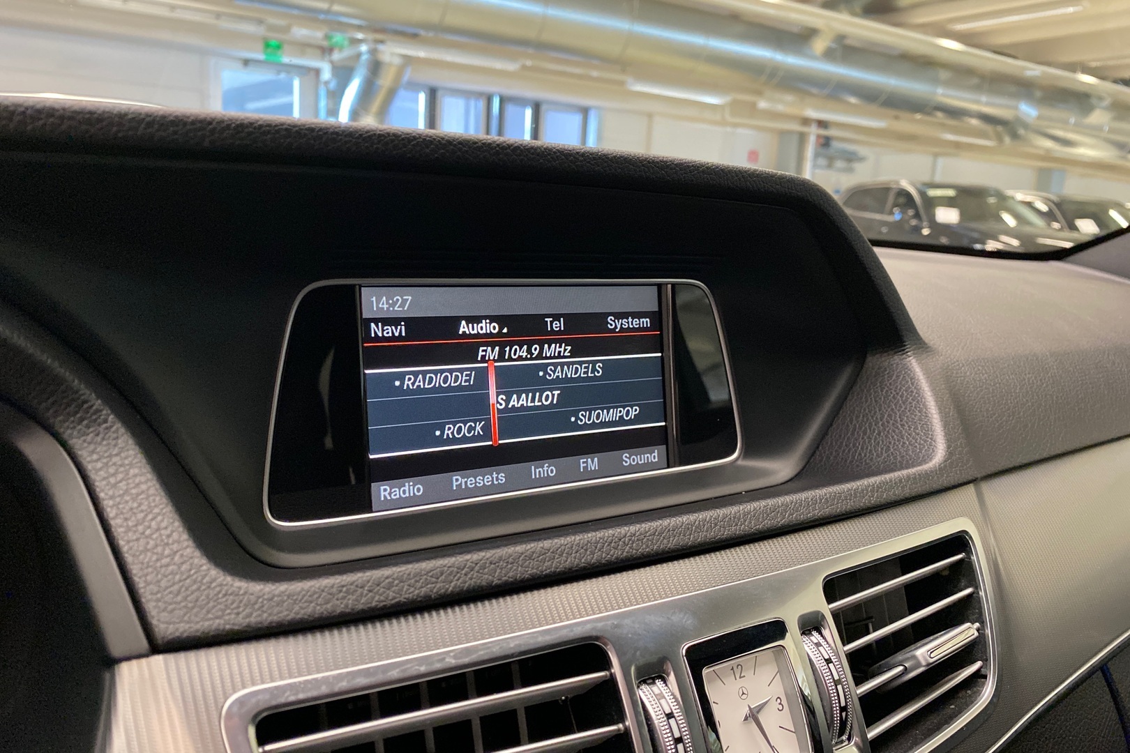 MERCEDES-BENZ E 2015