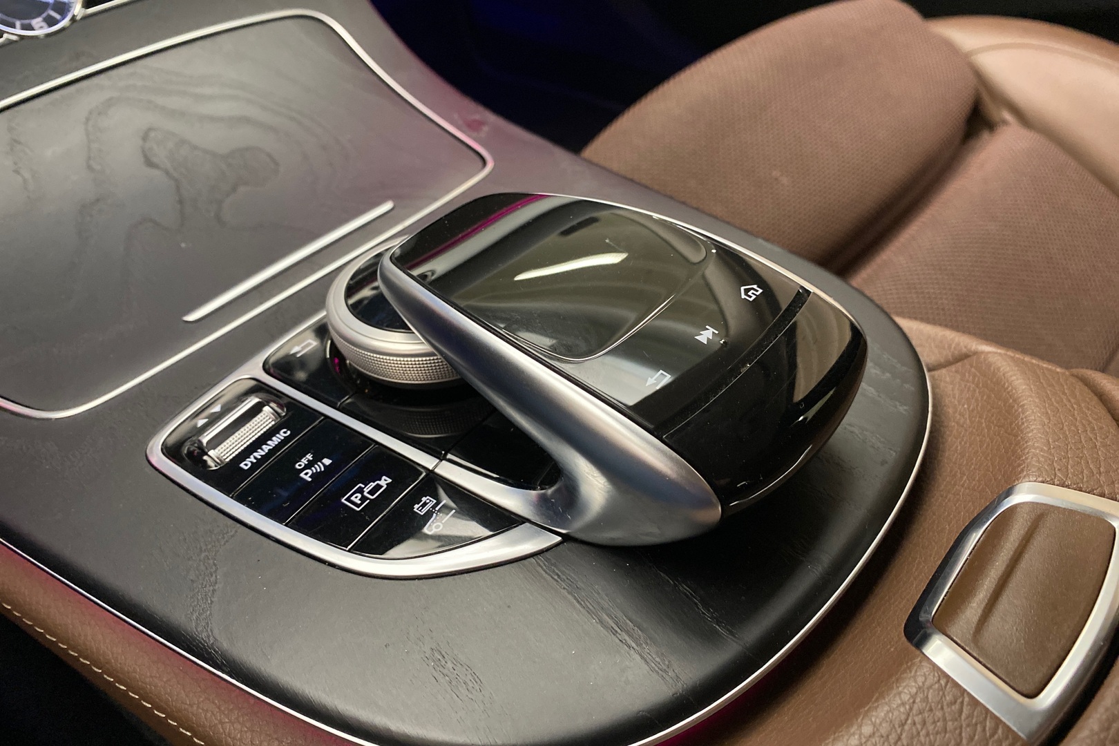 MERCEDES-BENZ E 2019