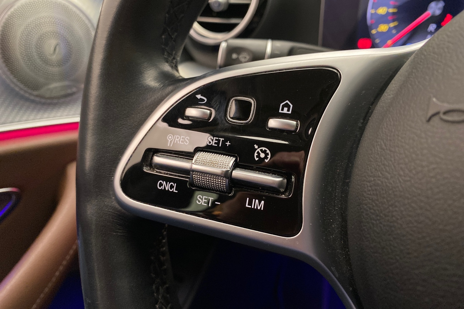 MERCEDES-BENZ E 2019