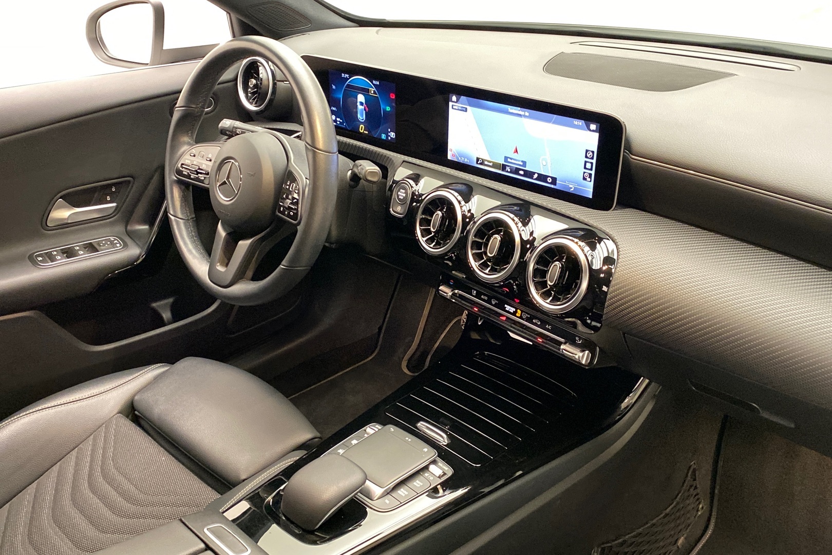 MERCEDES-BENZ A 2020