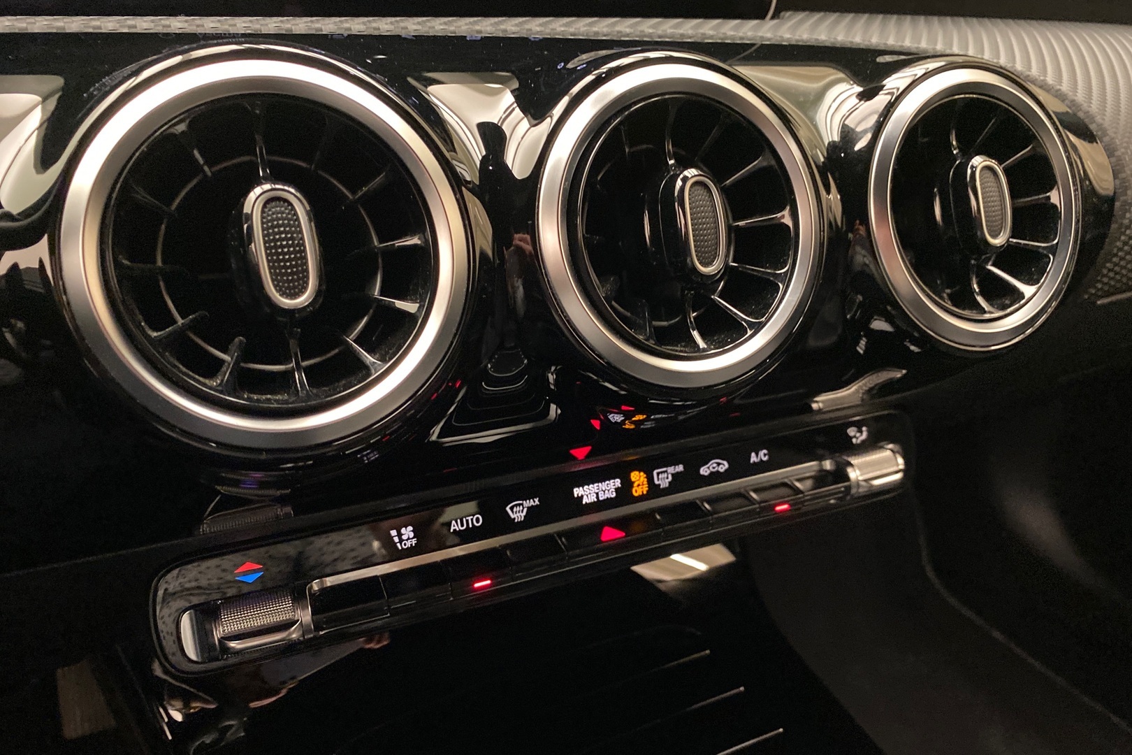 MERCEDES-BENZ A 2020