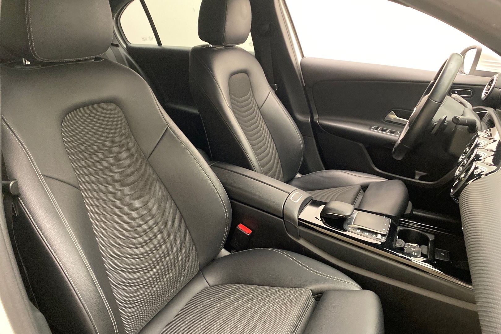 MERCEDES-BENZ A 2020