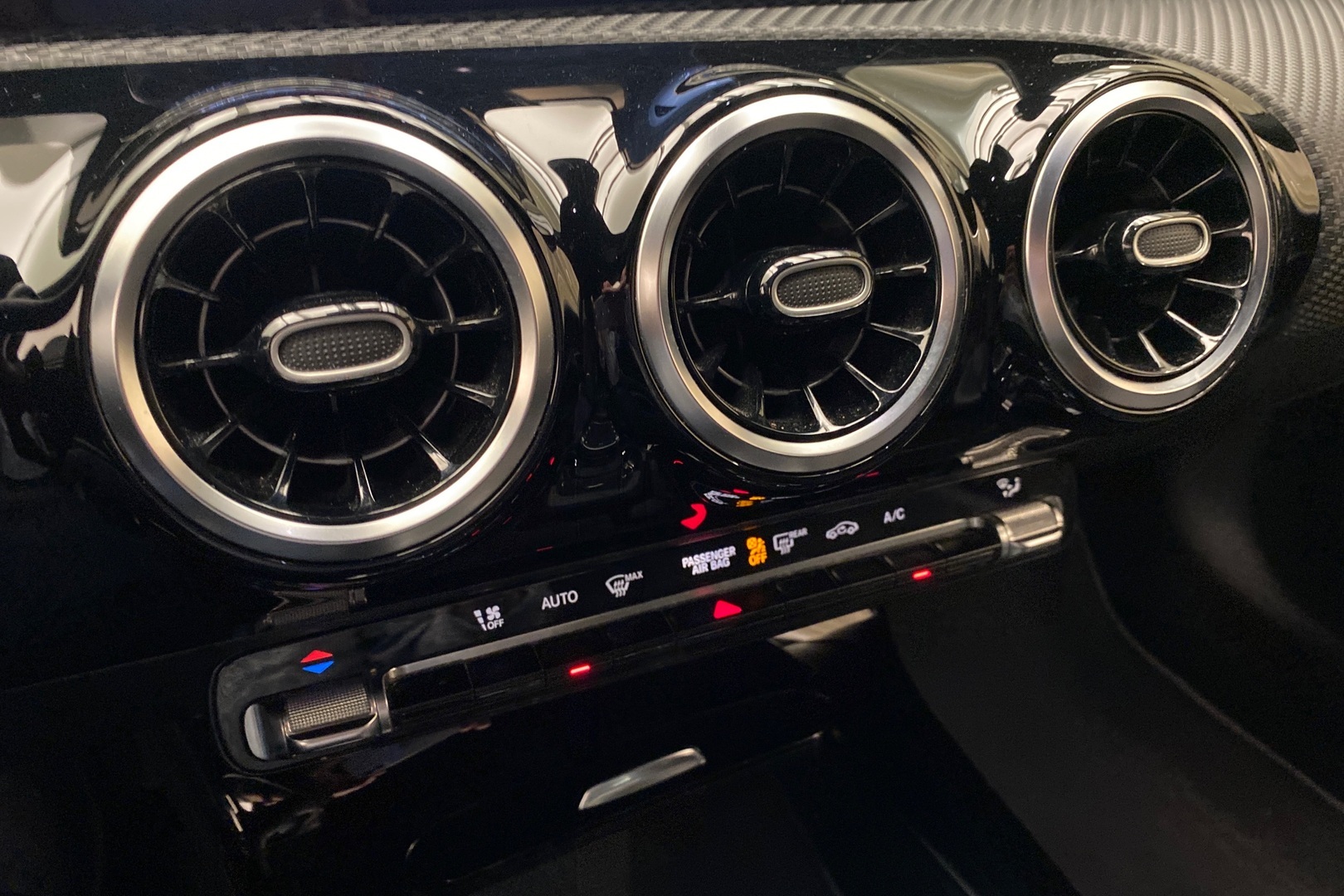 MERCEDES-BENZ A 2020