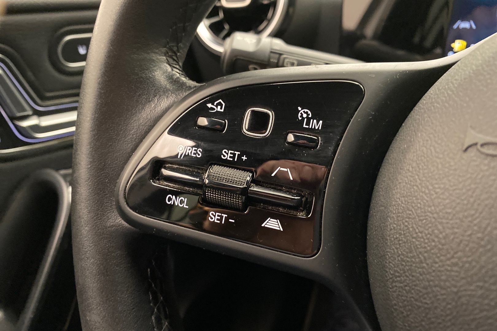 MERCEDES-BENZ A 2020