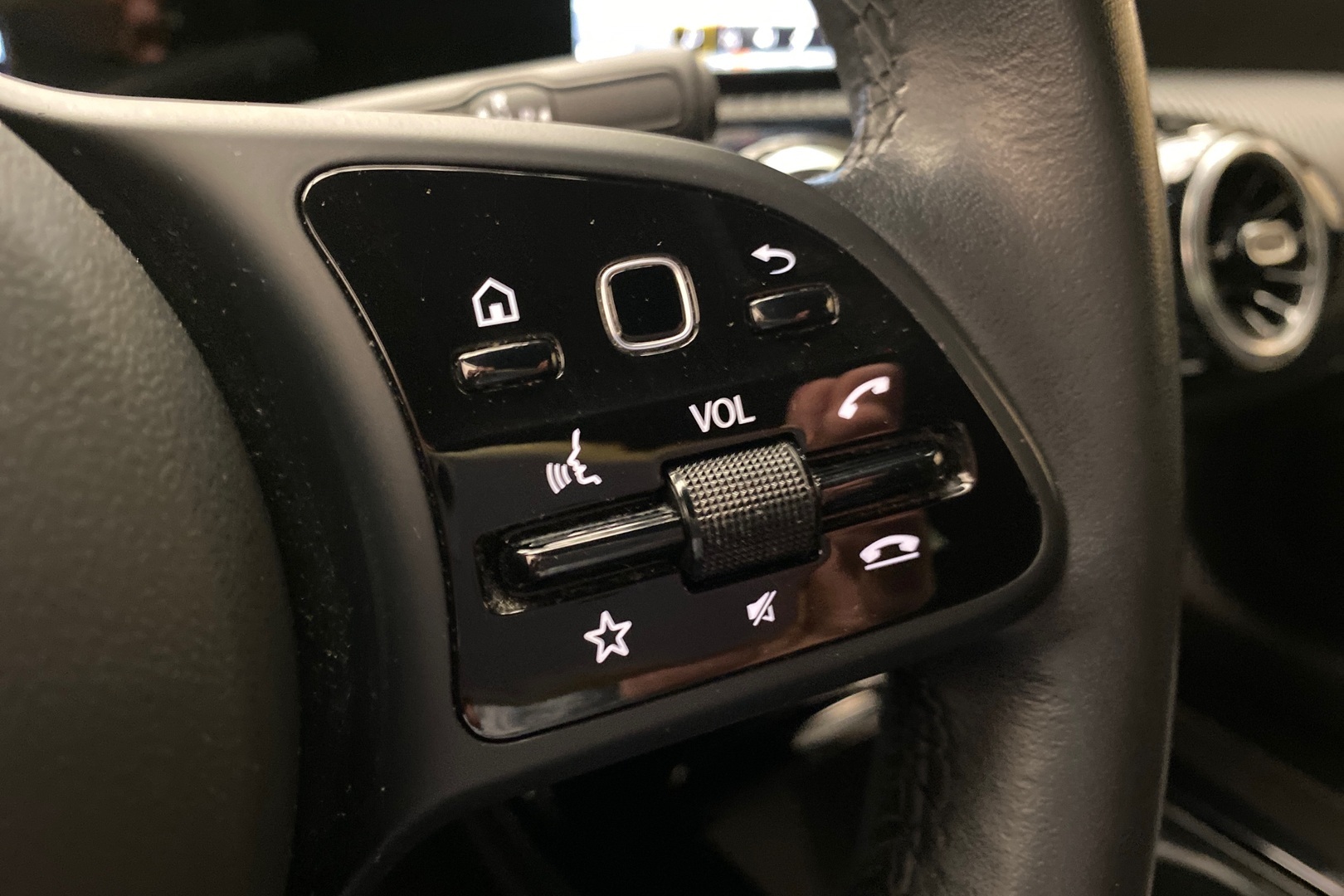 MERCEDES-BENZ A 2020