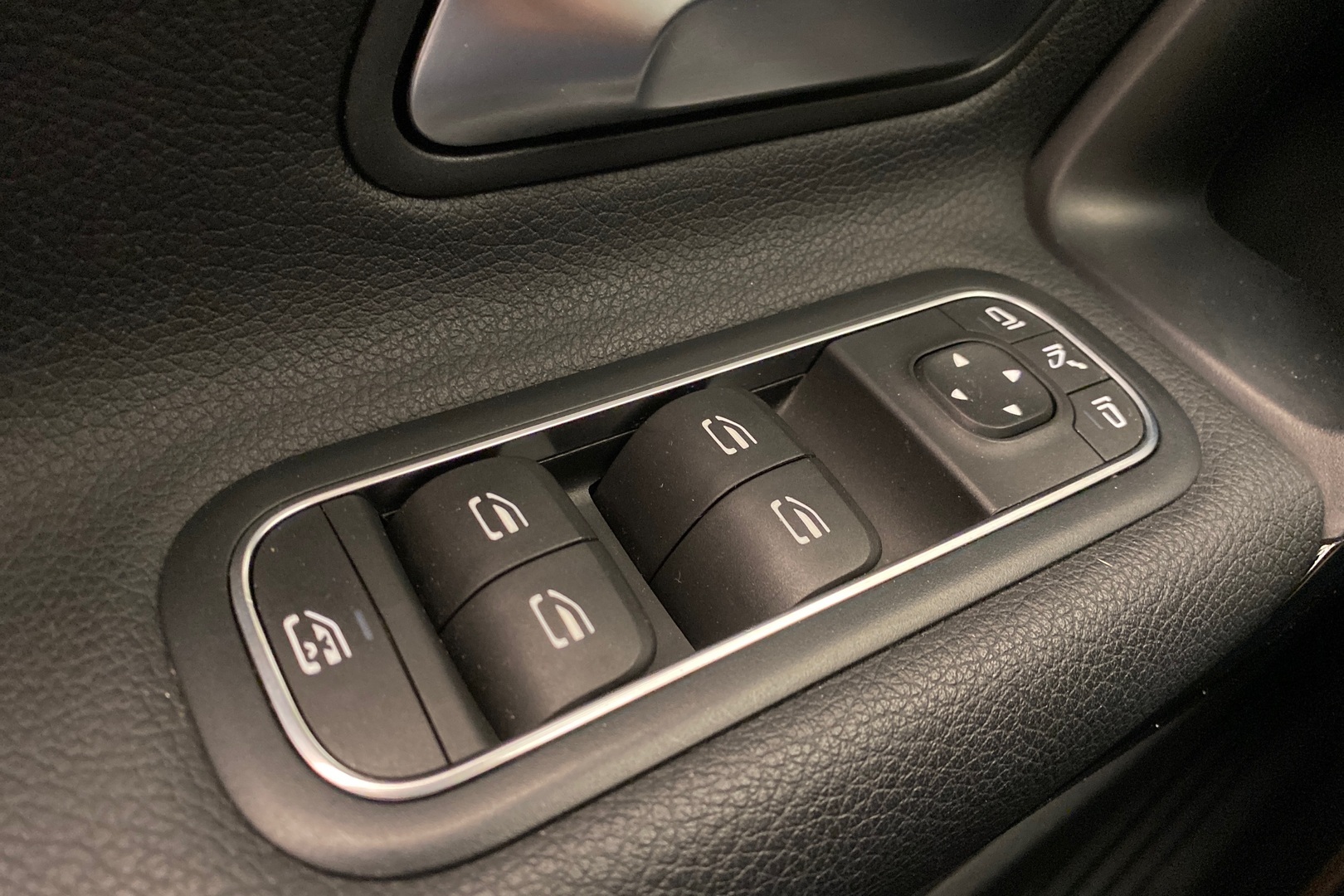 MERCEDES-BENZ A 2020