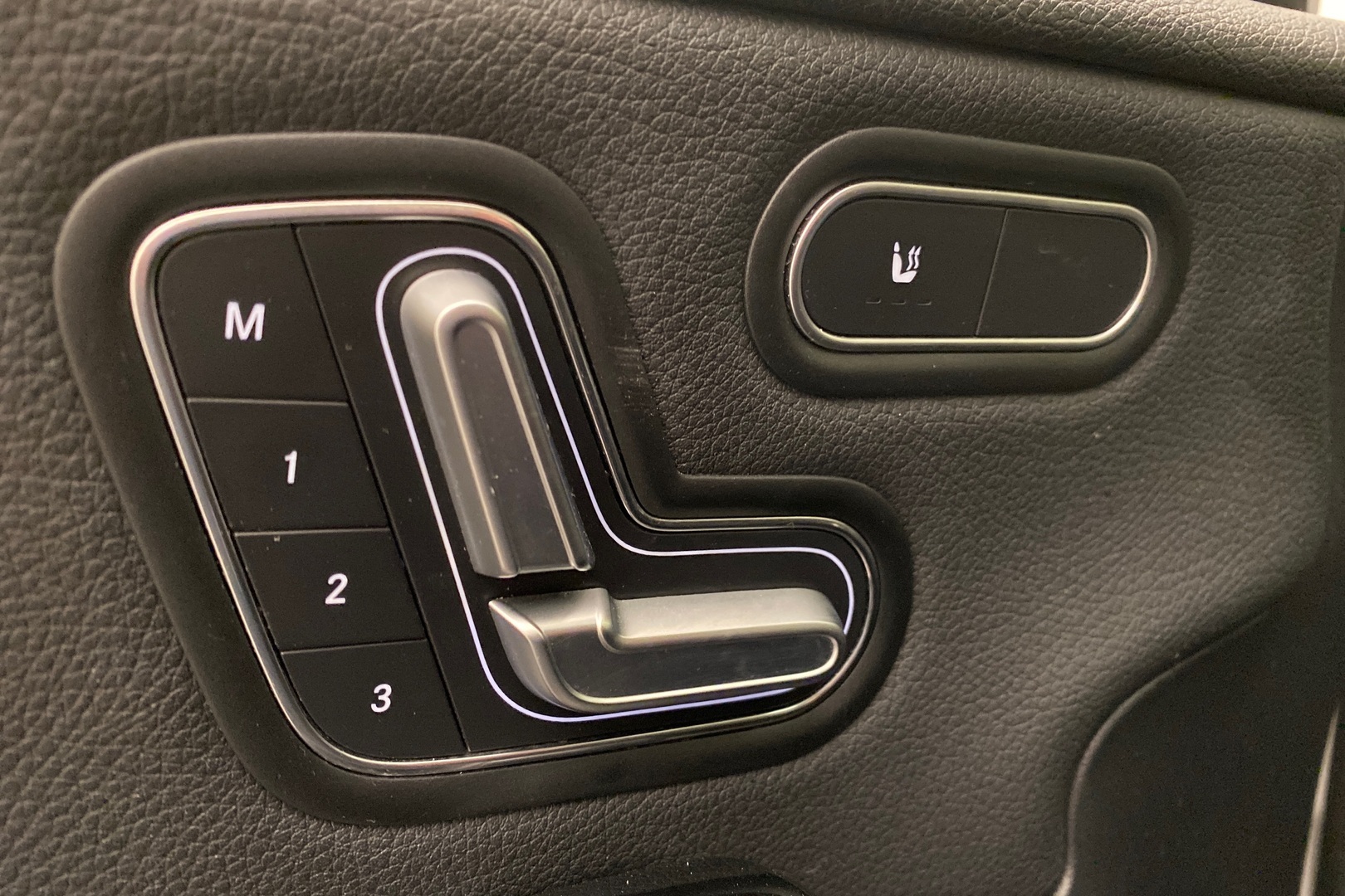 MERCEDES-BENZ A 2020