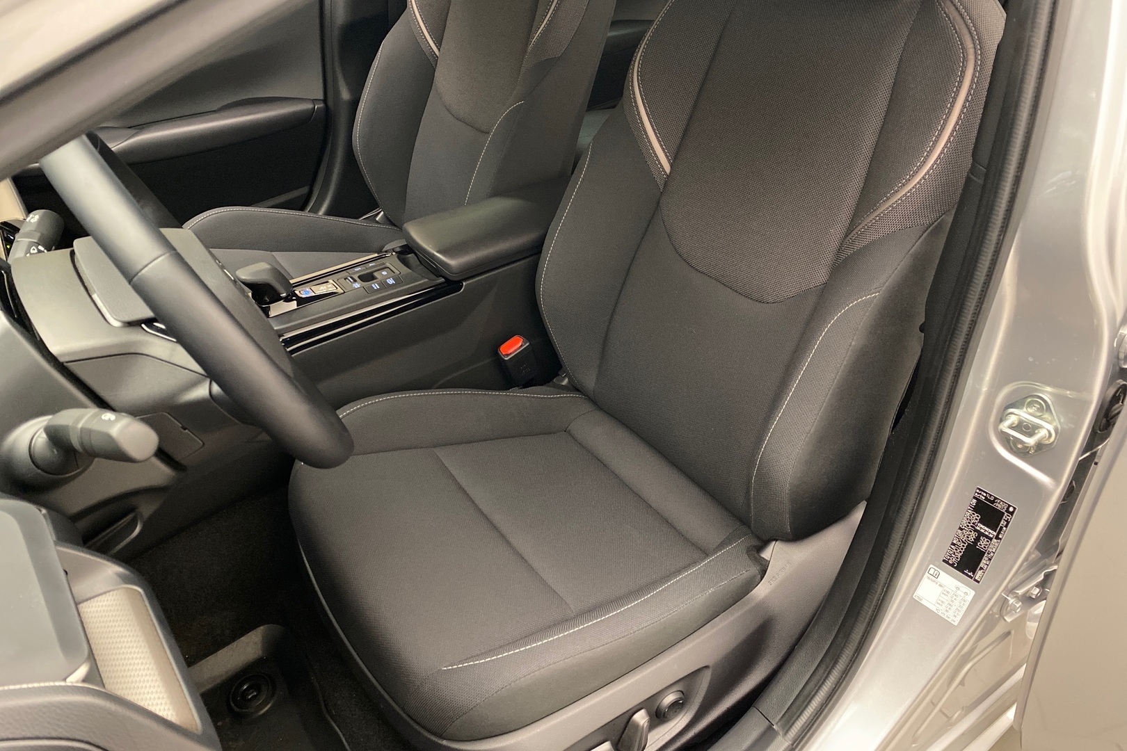 TOYOTA Prius Plug-in 2024