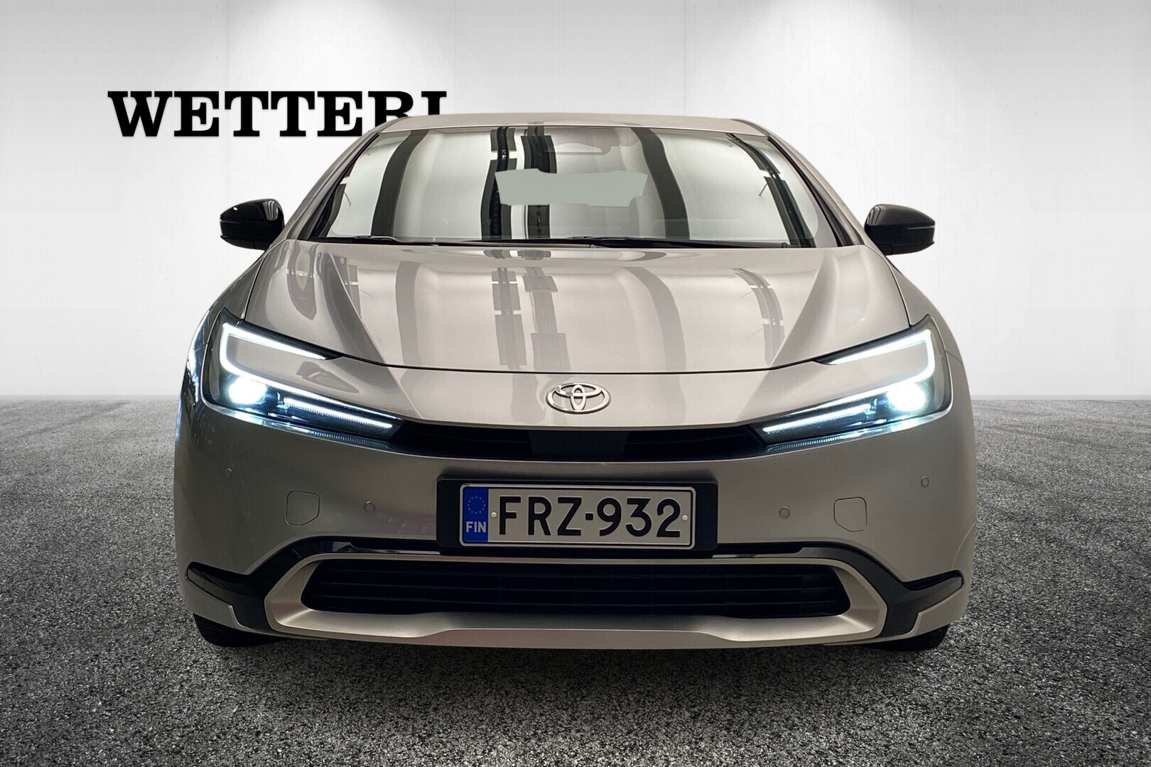 TOYOTA Prius Plug-in 2024