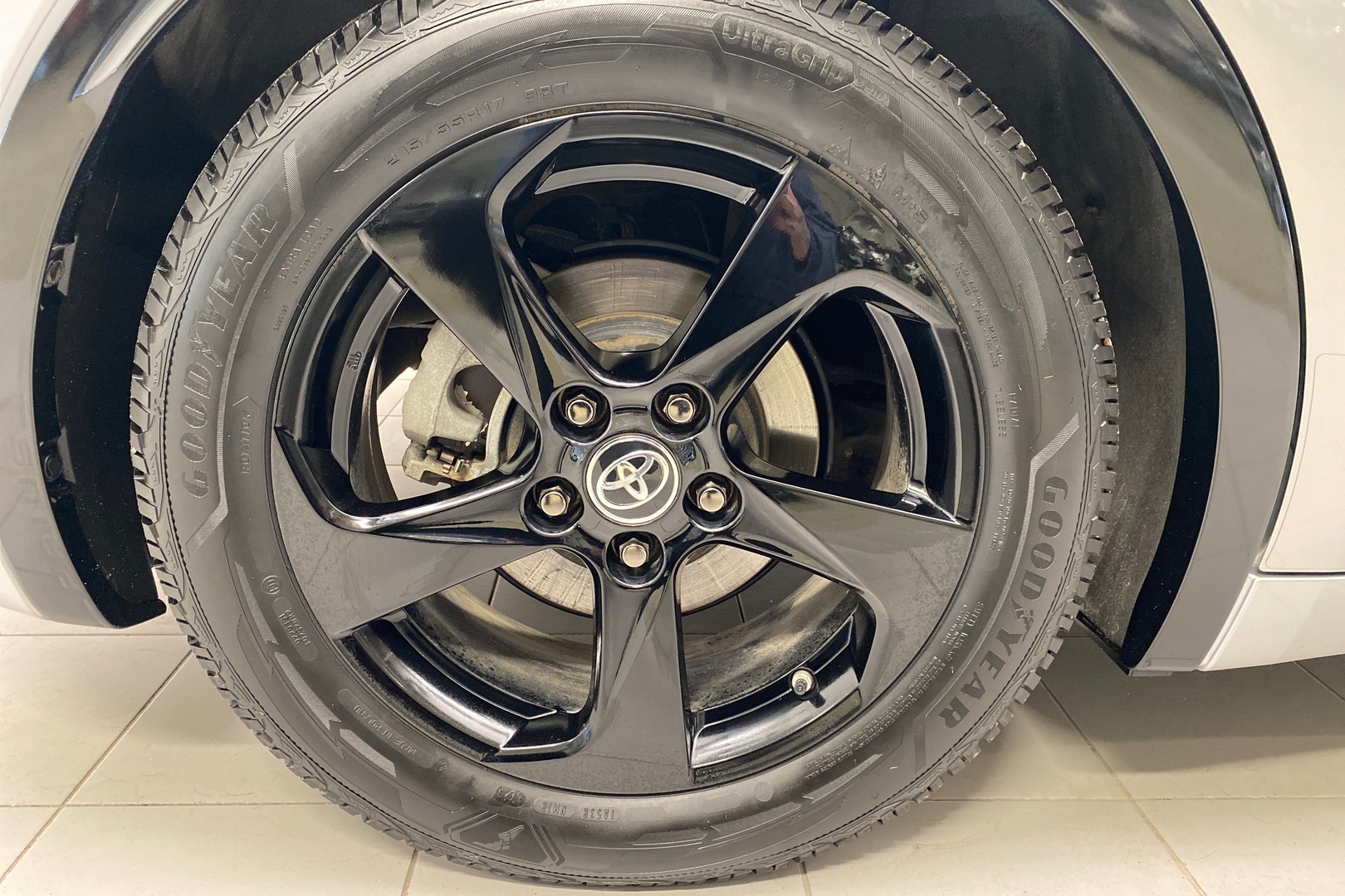 TOYOTA Prius Plug-in 2024