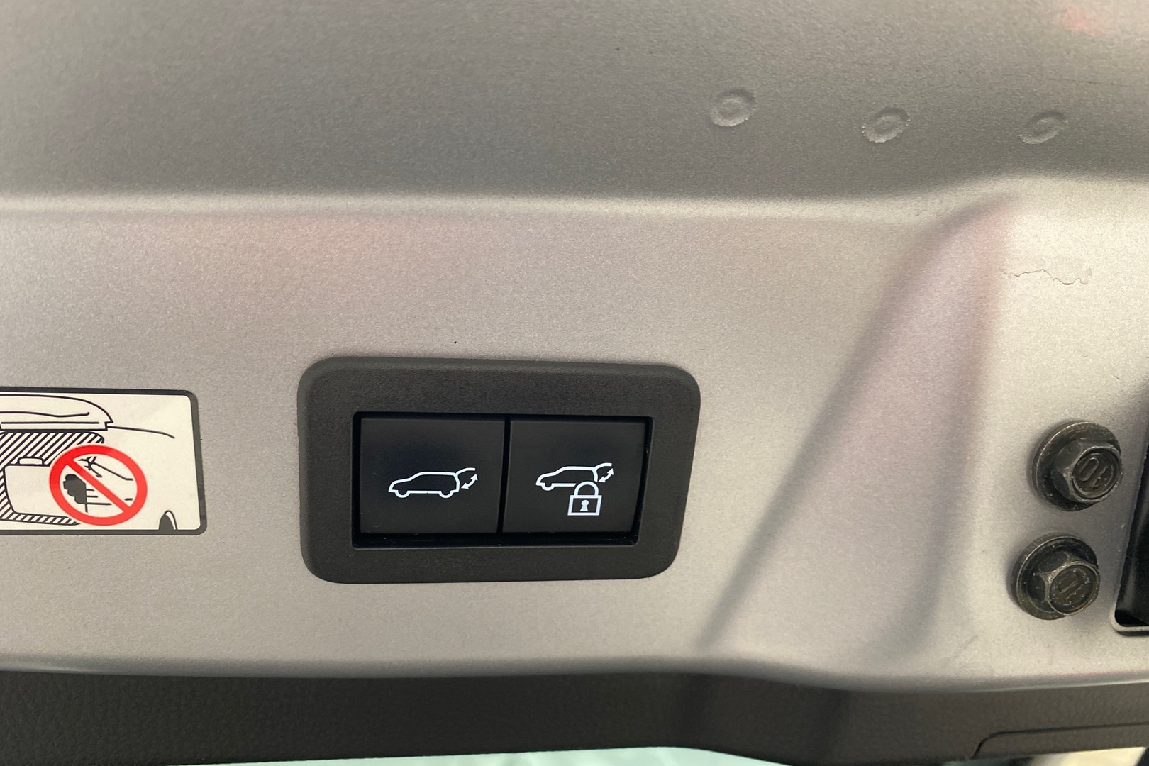 TOYOTA Prius Plug-in 2024