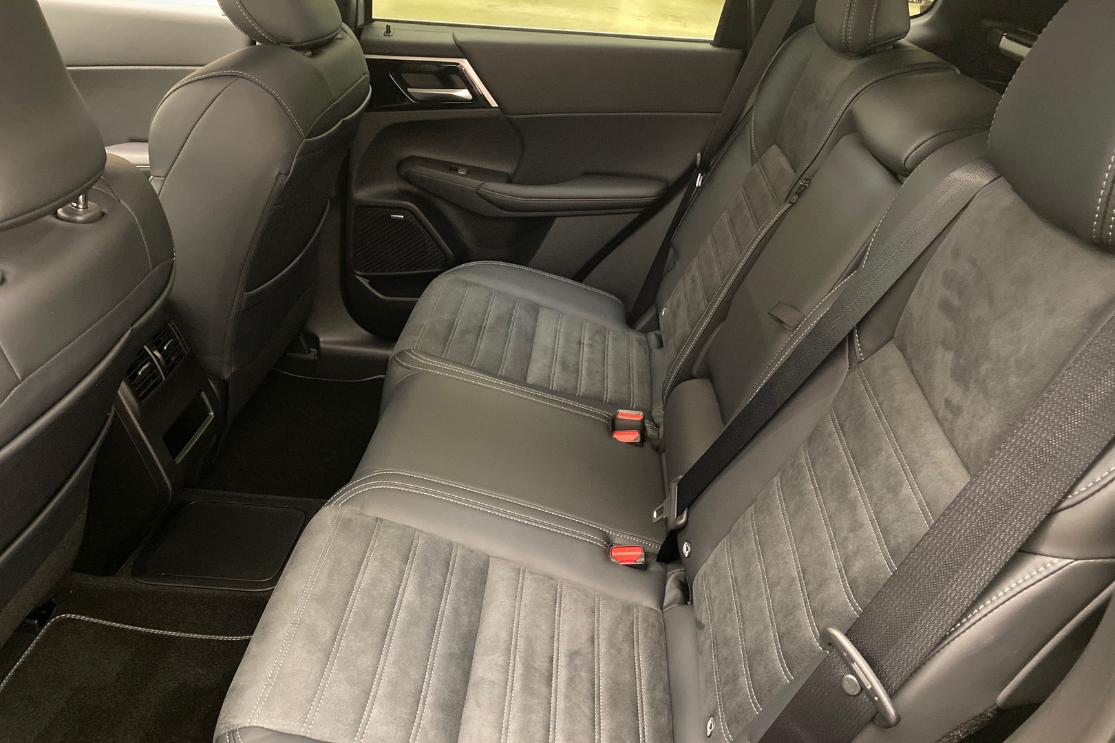 MITSUBISHI Outlander 2025