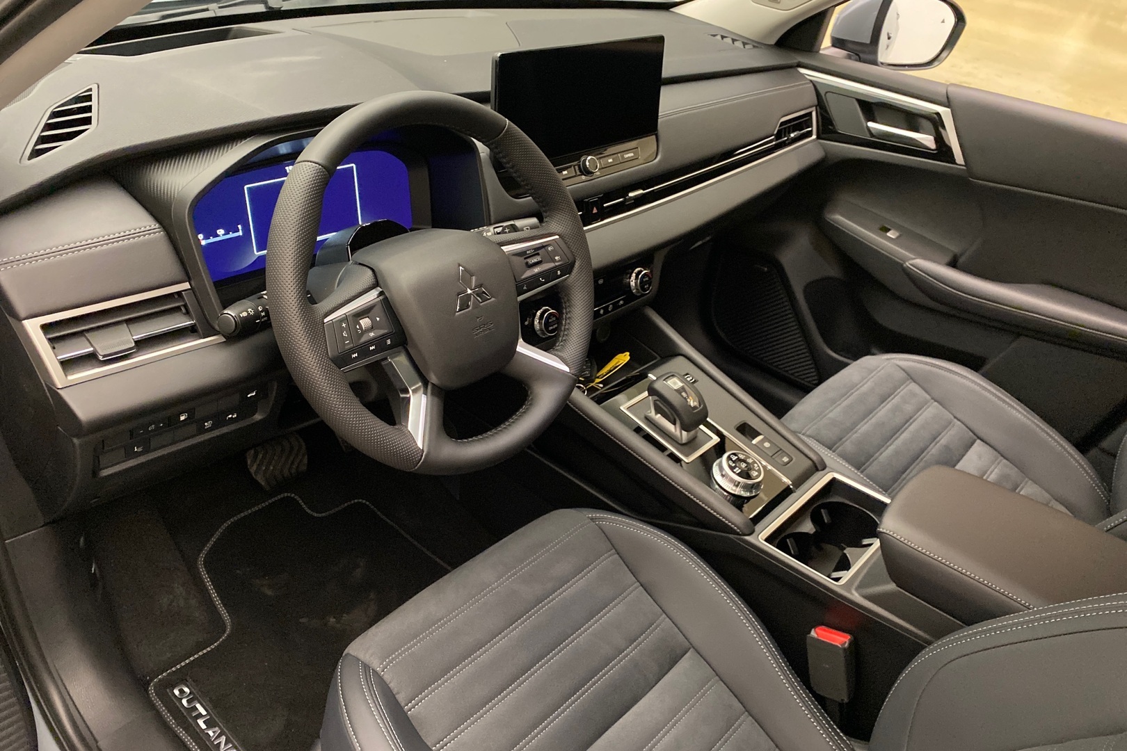 MITSUBISHI Outlander 2025