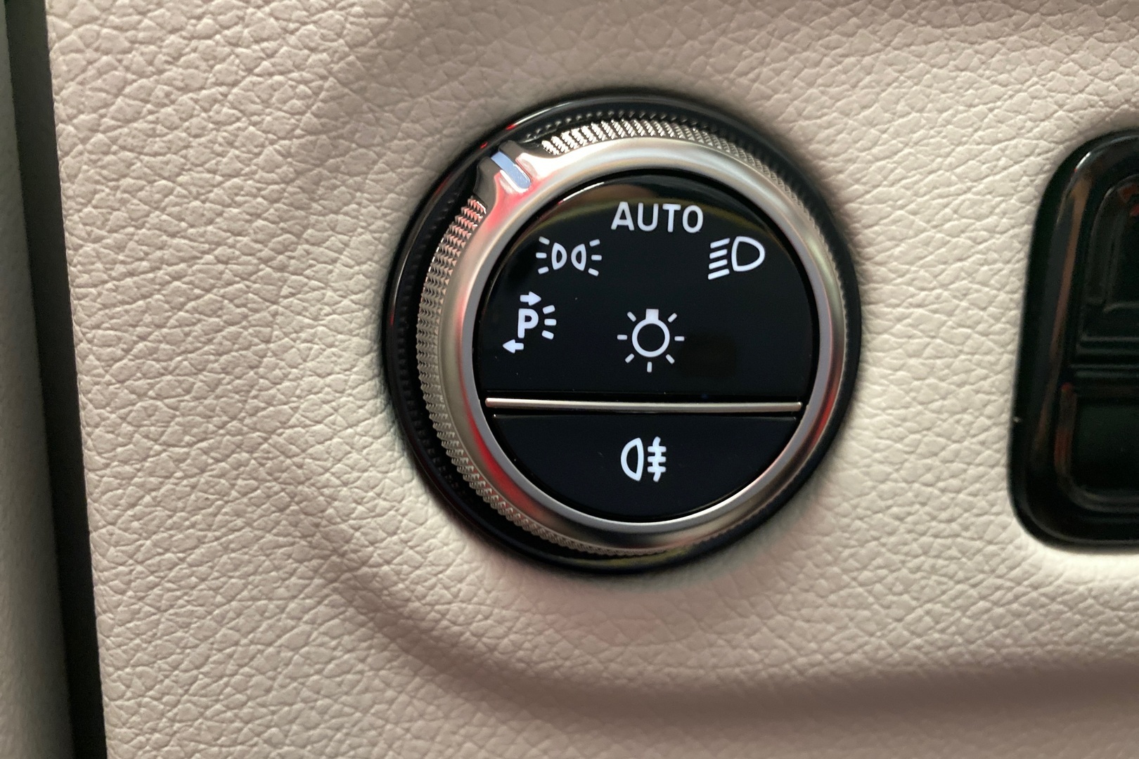 MERCEDES-BENZ EQE SUV 2026