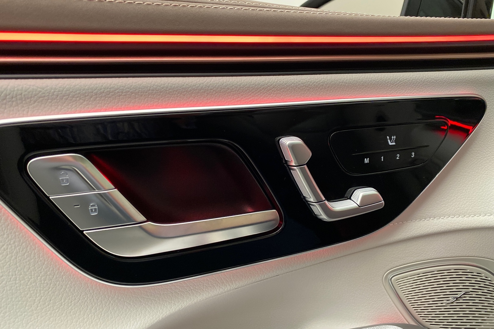 MERCEDES-BENZ EQE SUV 2026