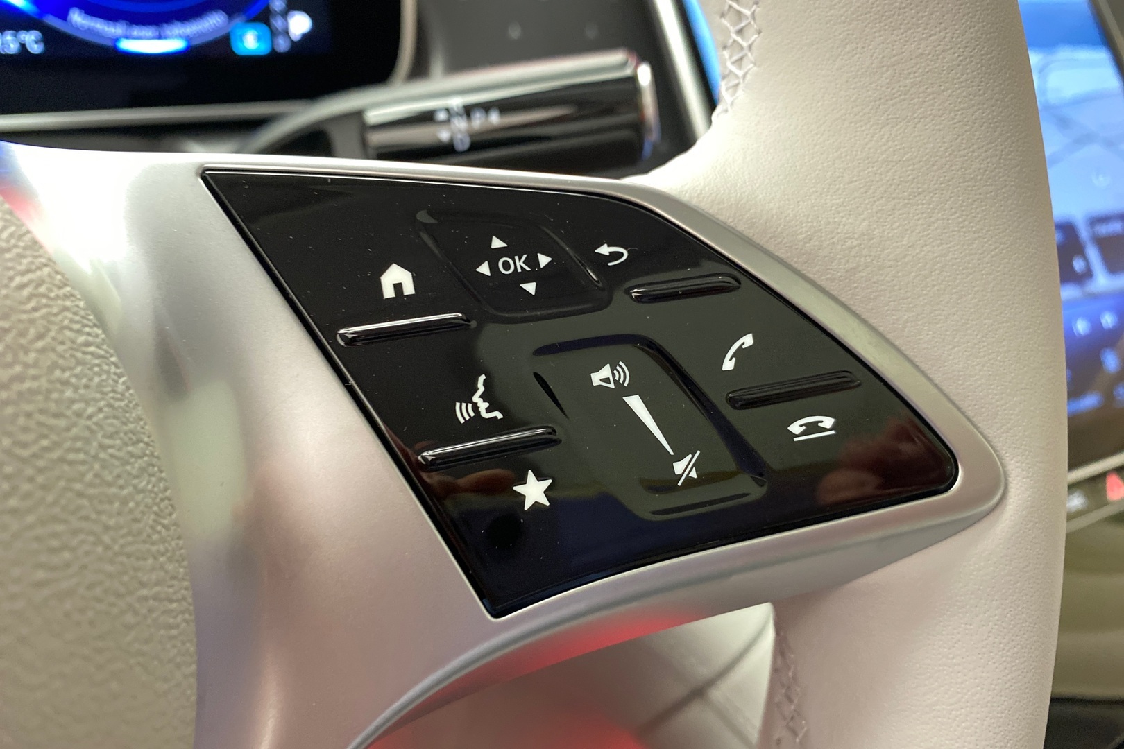 MERCEDES-BENZ EQE SUV 2026