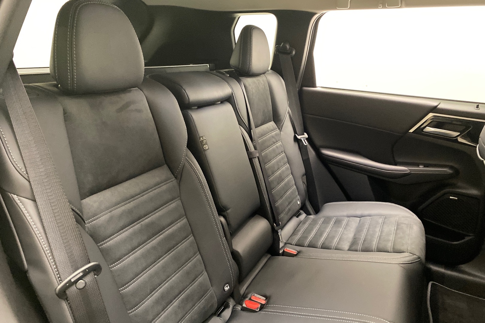 MITSUBISHI Outlander 2025