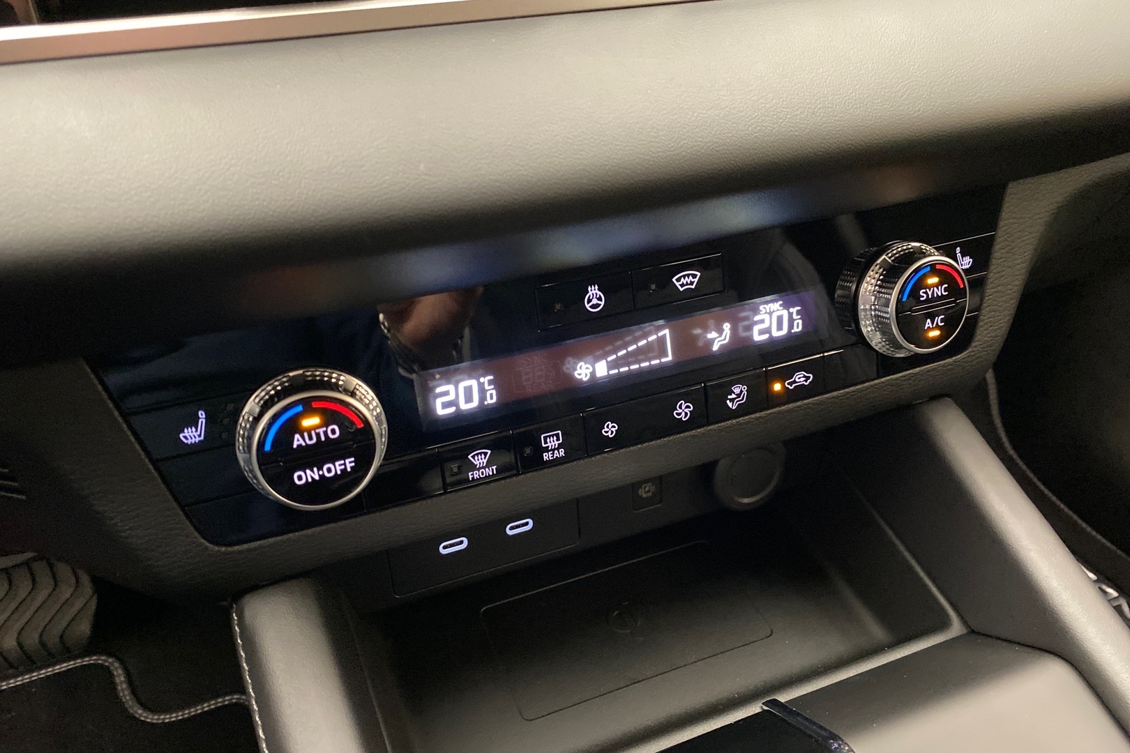 MITSUBISHI Outlander 2025