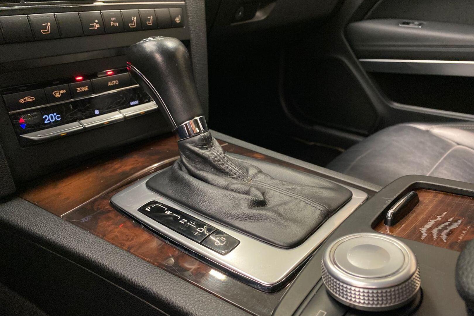MERCEDES-BENZ E 2010