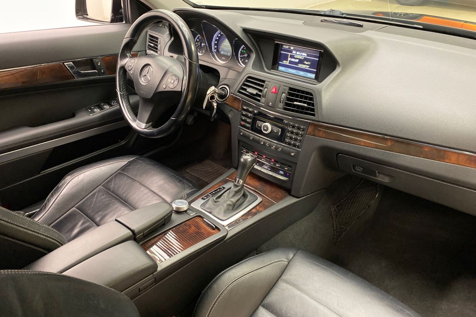 MERCEDES-BENZ E 2010