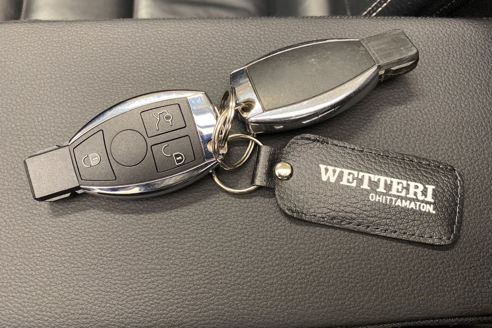 MERCEDES-BENZ E 2010