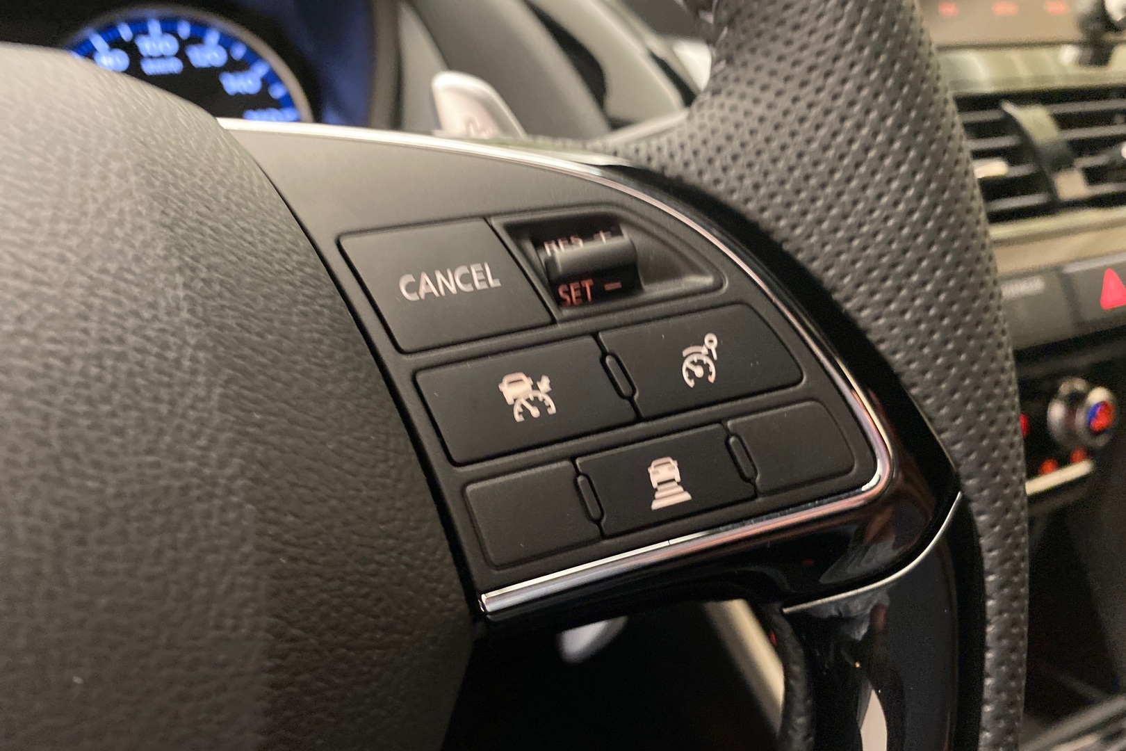 MITSUBISHI Eclipse Cross 2025