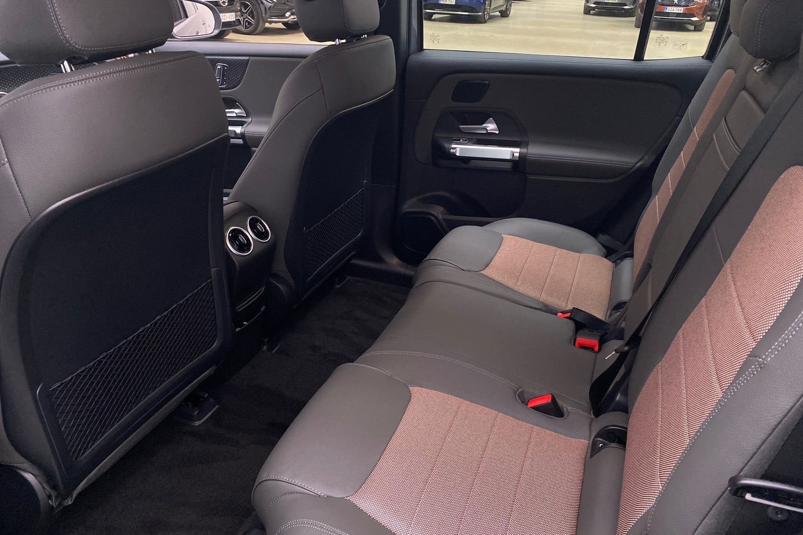 MERCEDES-BENZ EQB 2025