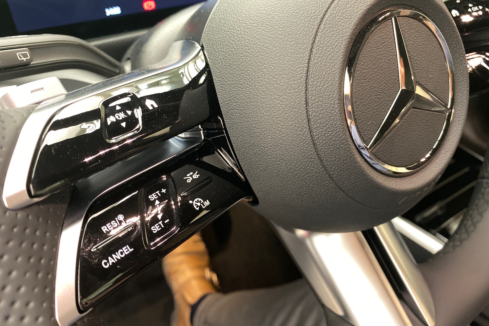 MERCEDES-BENZ EQB 2025