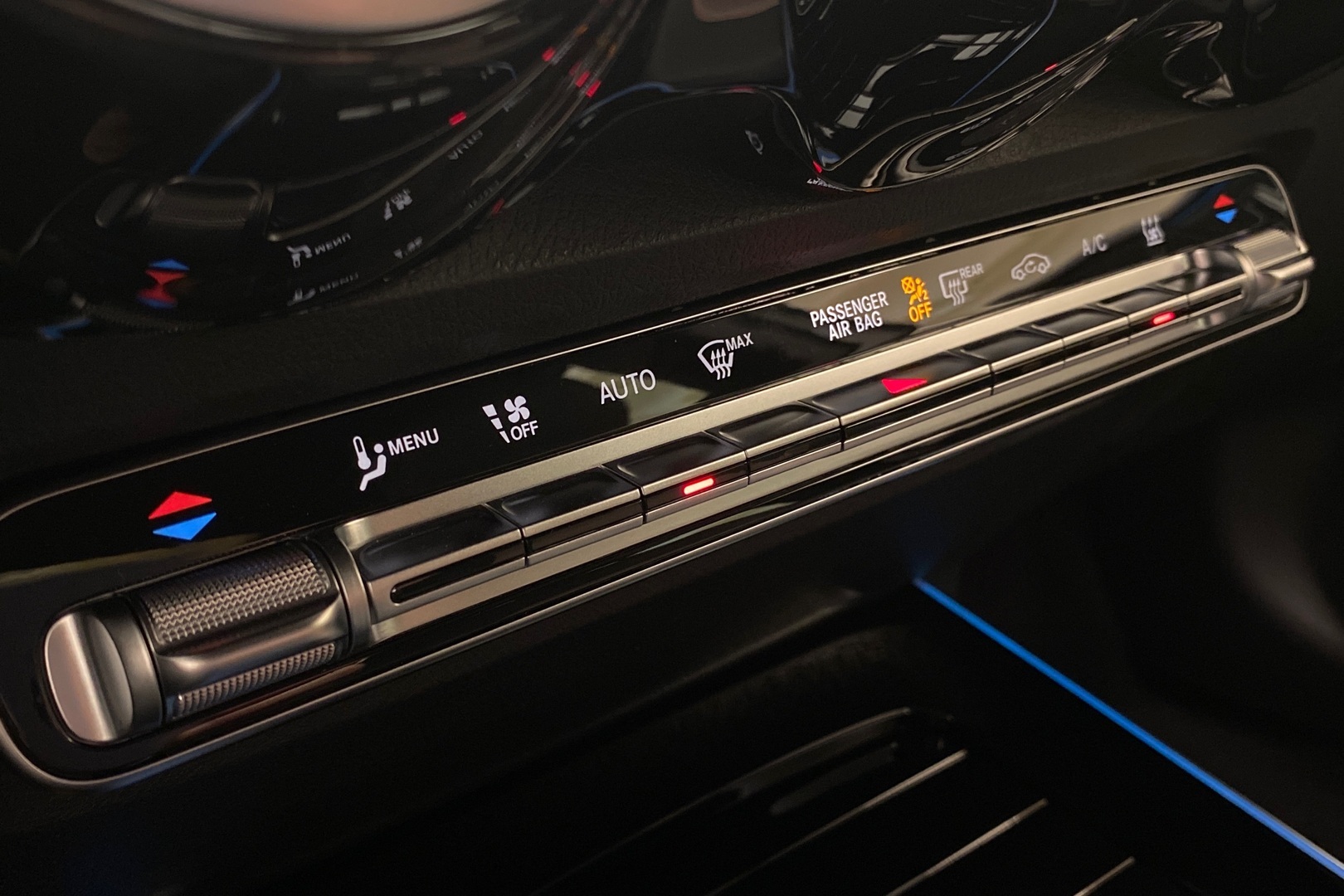 MERCEDES-BENZ EQB 2025